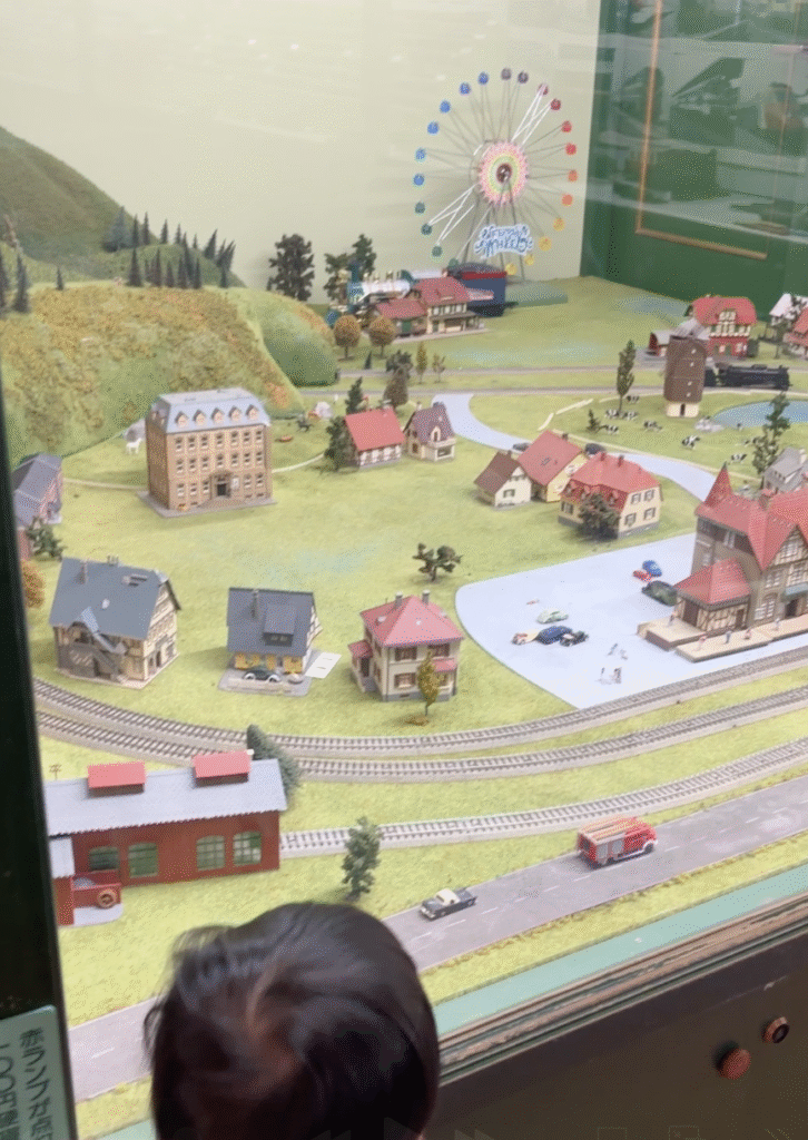 レストラン蒸氣機関車の店内 鉄道をテーマにした楽しい空間